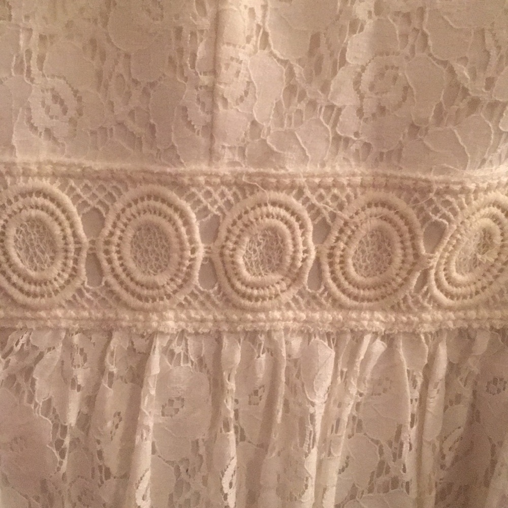 Lace Eggshell White Mid Dress - Picture 3 of 3